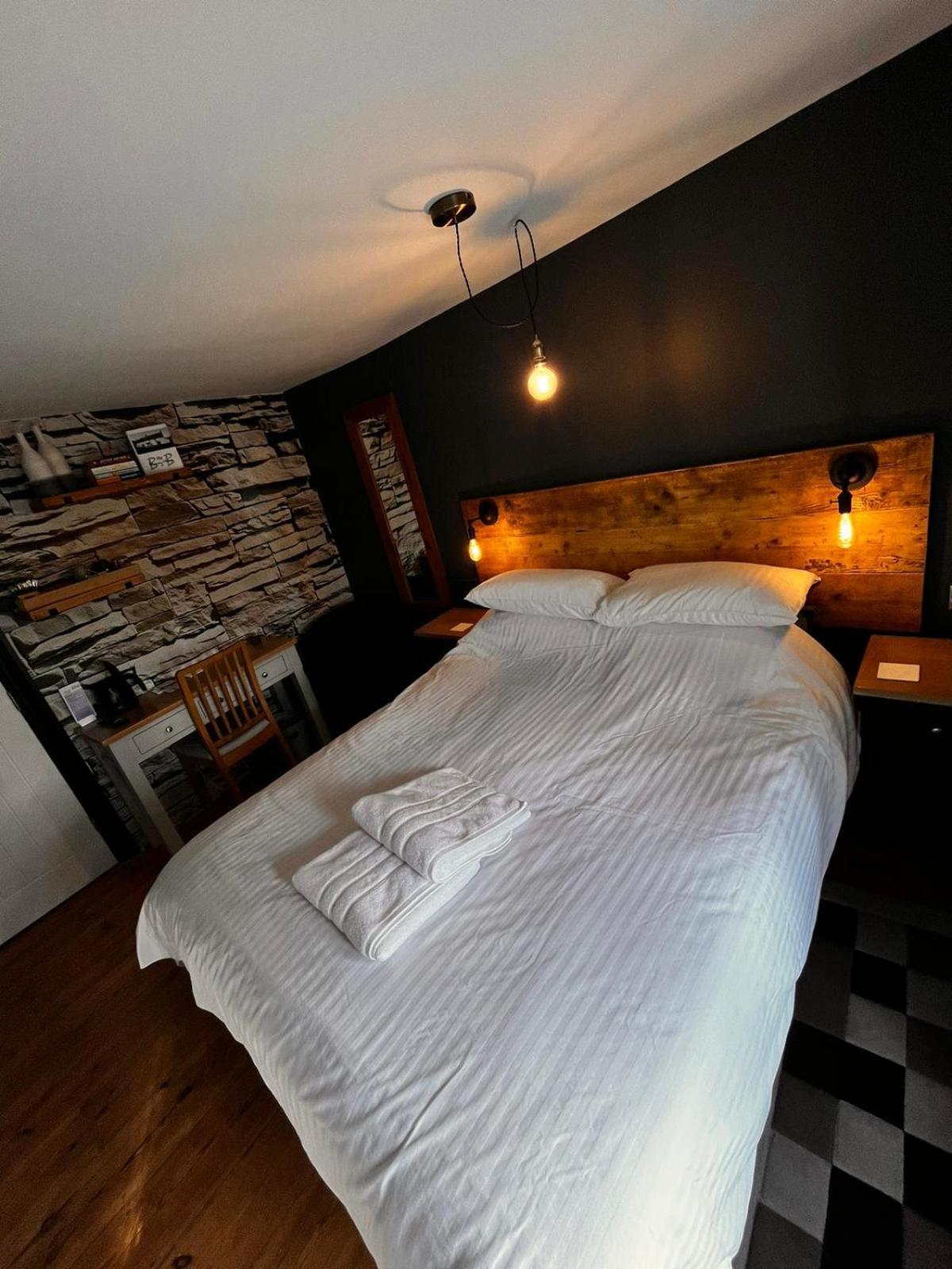 Old Manor House Bed and Breakfast Axbridge Exteriör bild