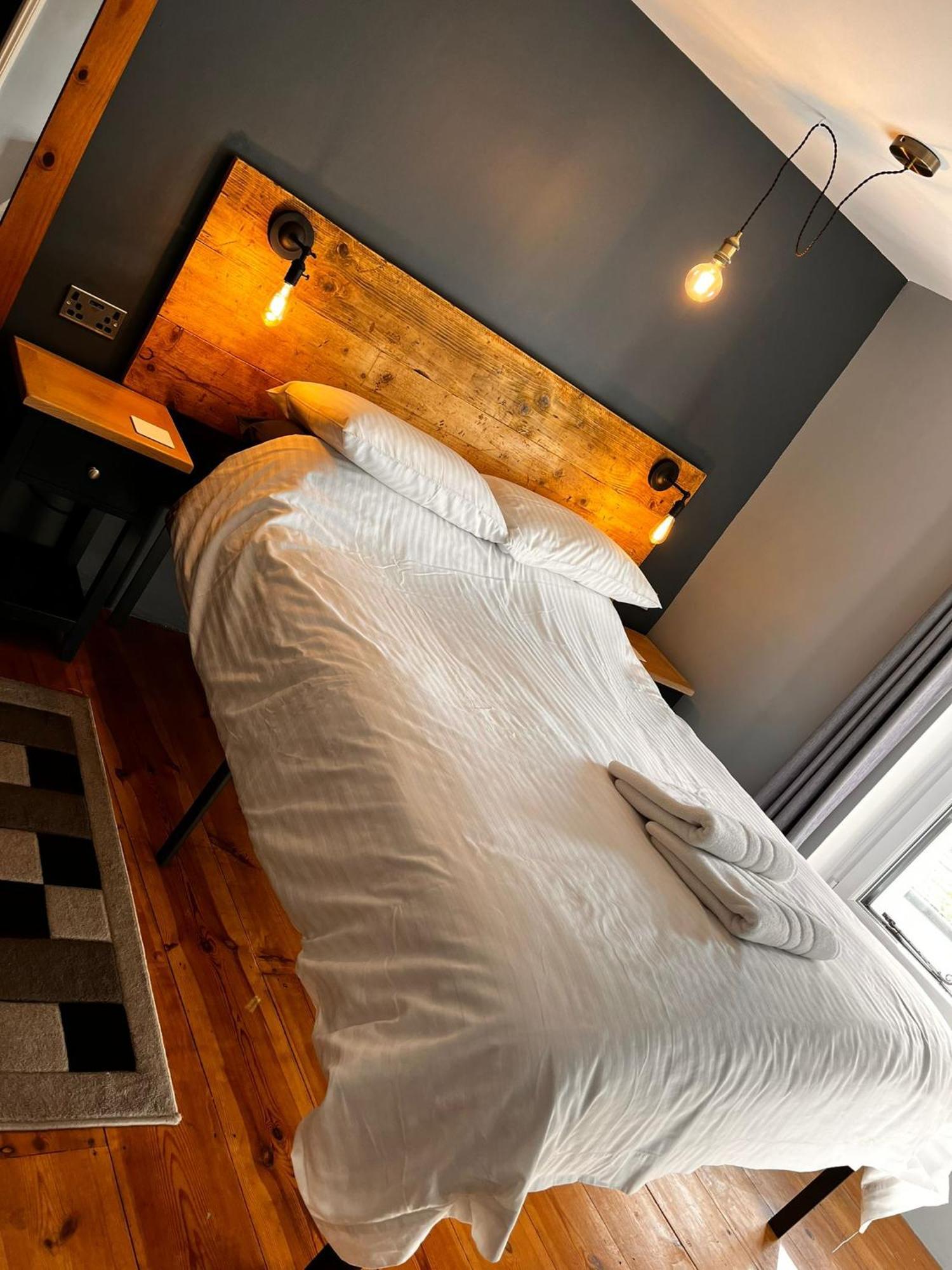 Old Manor House Bed and Breakfast Axbridge Exteriör bild