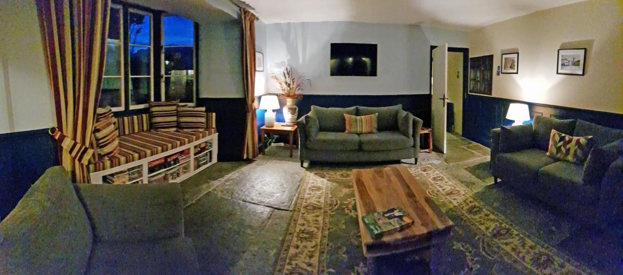 Old Manor House Bed and Breakfast Axbridge Exteriör bild